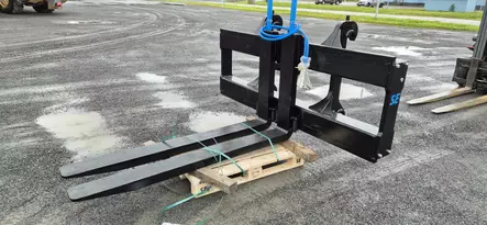 SE Hydrauliset nostohaarukat 15t Volvo L150-> 2400/2400mm - Pyöräkoneen hydrauliset trukkipiikit - Volvo L150-L220 - 437 - 1